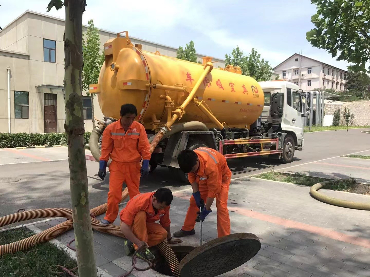 龙海化粪池清理与5-8吨吸粪车施工效率分析